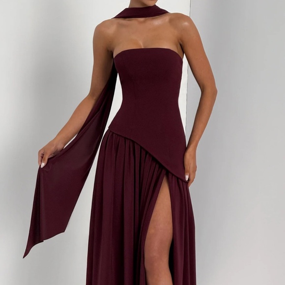 MALIYAH MAXI DRESS - CHERRY LACQUER - Picture 1 of 3